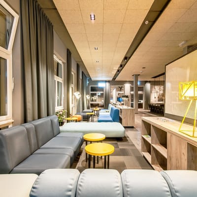 Auberge de jeunesse moderne et pratique