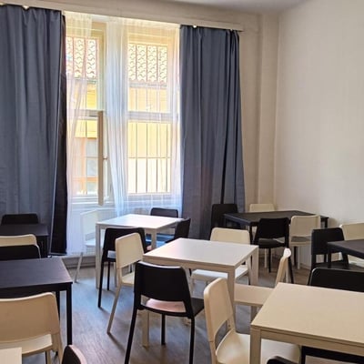 Central Hostel with Bar